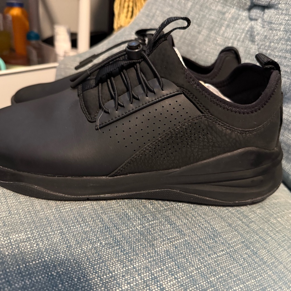Women’s clove nursing shoes new without box